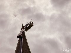 Da ist er wieder  © kalbacho-foto  De Lorcher Gockel ist wieder auf seiner Kirchturmspitze