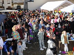 Rosenmontagsbasar © kalbacho-foto  Rosenmontagsbasar im Hilchenhaushof, geboten werden Tänze aus der LCV-Tanzabteilung, musikalisch gestaltet wird der Tag von den Lorcher Schloßbergmusikanten